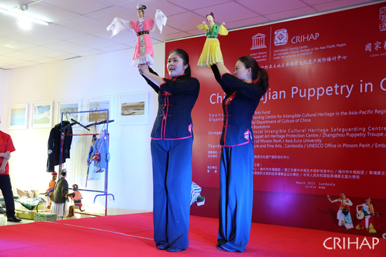 China's mesmerizes Cambodia with Fujian puppetry