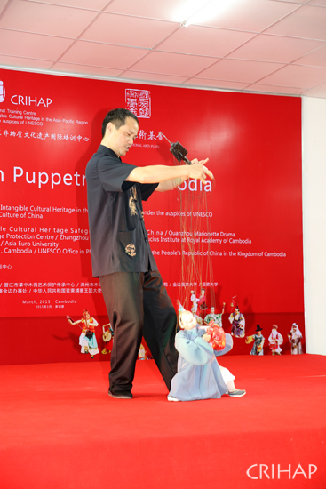China's mesmerizes Cambodia with Fujian puppetry