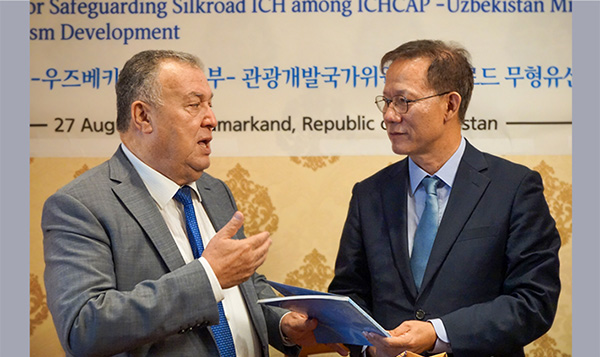 Tripartite MOU for Safeguarding Silkroad ICH Signed between ICHCAP, Uzbekistan Ministry of Culture and the State Committee for Tourism Development